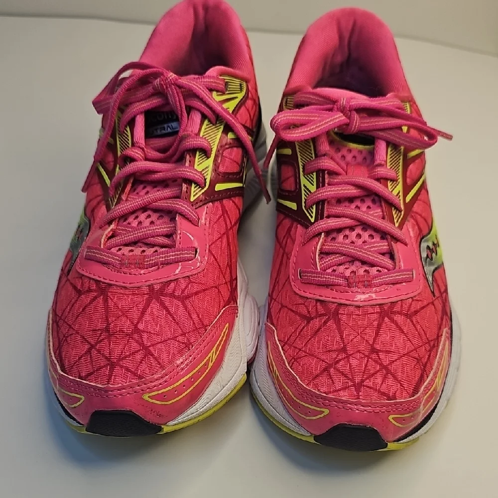 Saucony dynamic pink